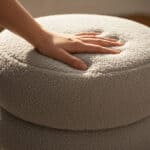 Taburet tapitat Snuggo cu spatiu de depozitare, velur, diametru 42 cm, inaltime 45 cm, maro mocha Mob360 - imagine 3